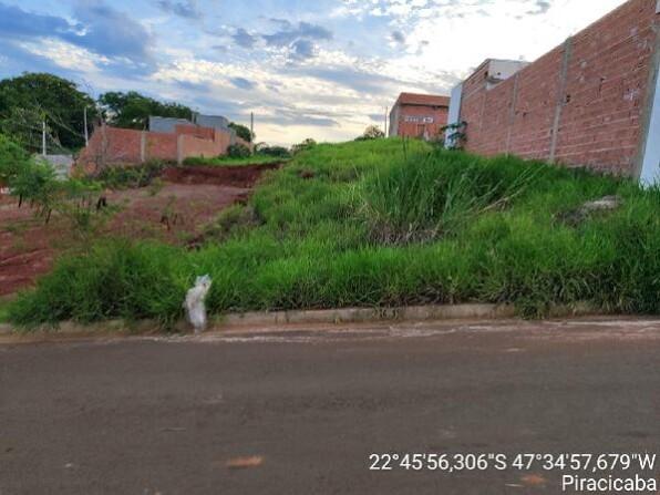 Terreno com 208m² de área total, área privativa mínima