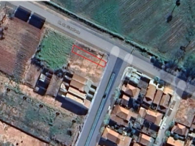 Terreno de 150 m² em avenida principal