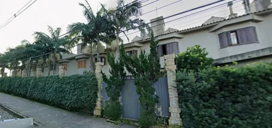 Casa assobradada com 459,49m², 3 quartos, 2 banheiros, vaga para 2 carros