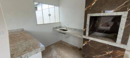 Casa com 2 quartos, 107m² construídos, desocupada