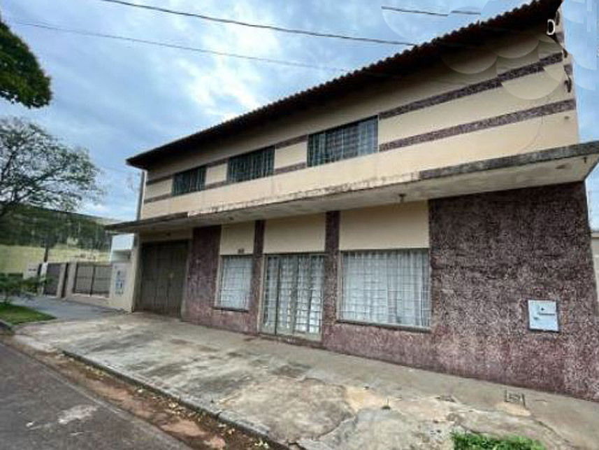 Casa espaçosa com 184,12m² e terreno de 490m² em Cianorte