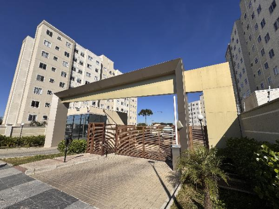 Apartamento com 2 Quartos e Vaga em Curitiba