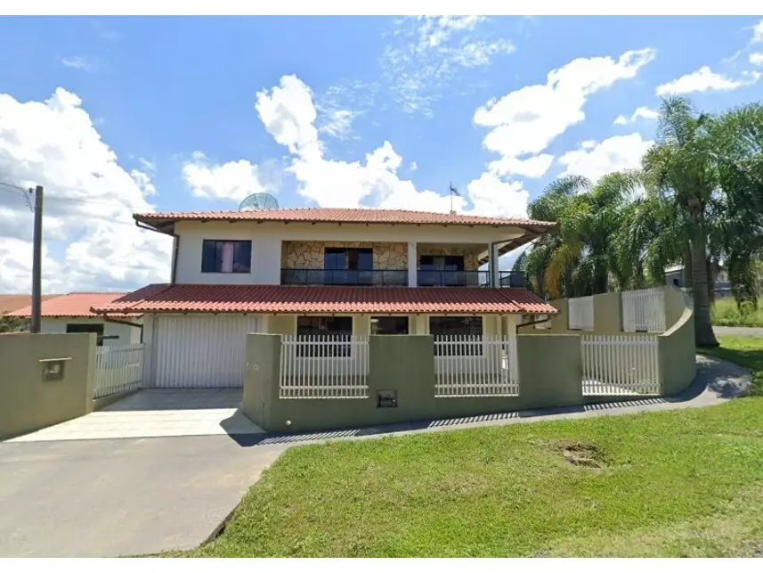 Casa com 262m² construída em terreno de 464m², imóvel ocupado