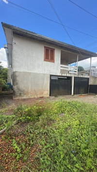 Terreno urbano com residência alugada, 239m², 2 pavimentos