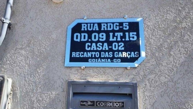 Casa em condomínio com 3 quartos, 2 banheiros e 1 vaga de garagem