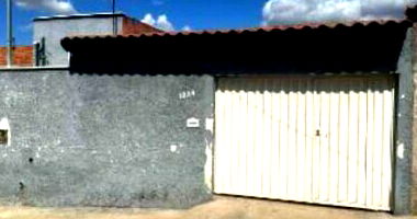 Casa com 3 quartos, 2 banheiros e 156.87m² construída, ocupada