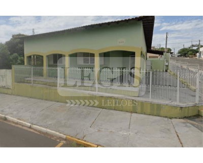 Casa residencial com terreno de 504 m²