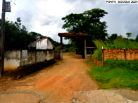 Casa com 3 quartos, 3 banheiros, 2 vagas, área construída ampla e benfeitorias