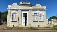 Casa no Centro com 6 quartos e 2 banheiros - 428m²