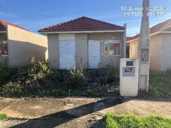 Casa com 2 quartos, 1 banheiro, 43m² área privativa, terreno 200m²