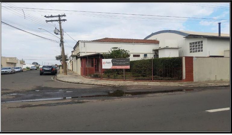 Casa e Barracão com 3 quartos e área de 1050m²