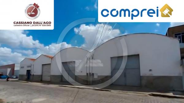 Imóvel com 770m² com 2 armazéns alugados, terreno amplo