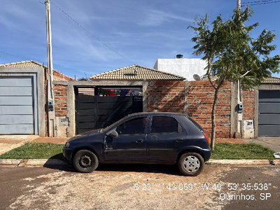 Casa com 2 quartos, varanda e 1 vaga