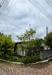 Terreno urbano com casa de 2 quartos e 2 banheiros