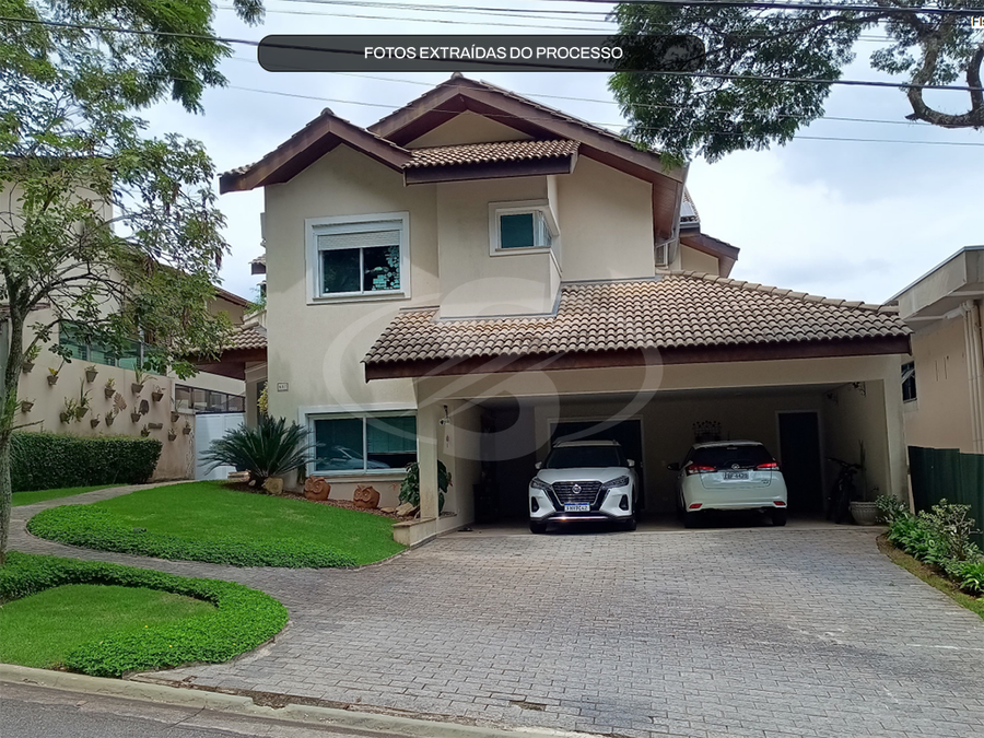 Casa de 438 m² em Condomínio Fechado com 4 Quartos