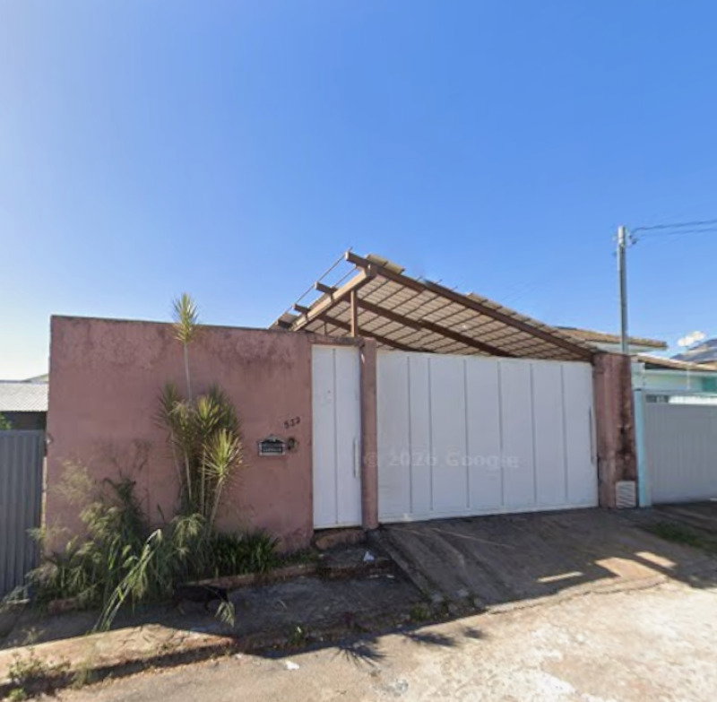 Casa com 3 quartos, suíte, varanda gourmet e piscina