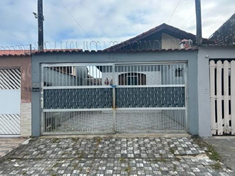 Casa com 2 quartos, 1 banheiro e vaga