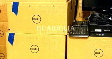 Lote 242: 18 Microcomputadores e 18 Monitores LED