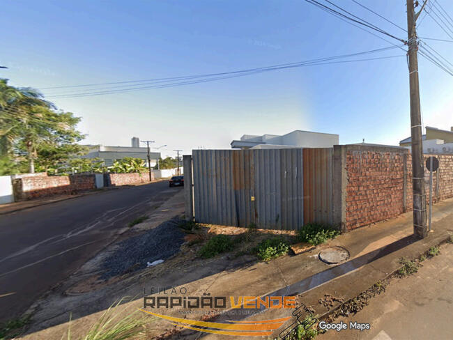 Lote em Setor Anhanguera, 194,74m², sem benfeitorias, cercado por muro