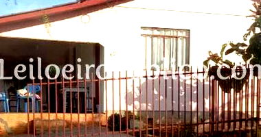 Casa de alvenaria 100m² em terreno 600m², desocupada