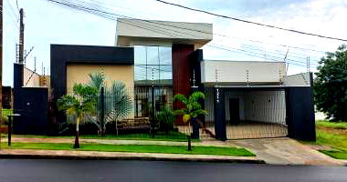 Casa com 250m² de área construída em Maringá