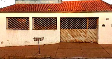 Casa aconchegante com 2 quartos e 2 banheiros, área construída 165,75 m², ocupada