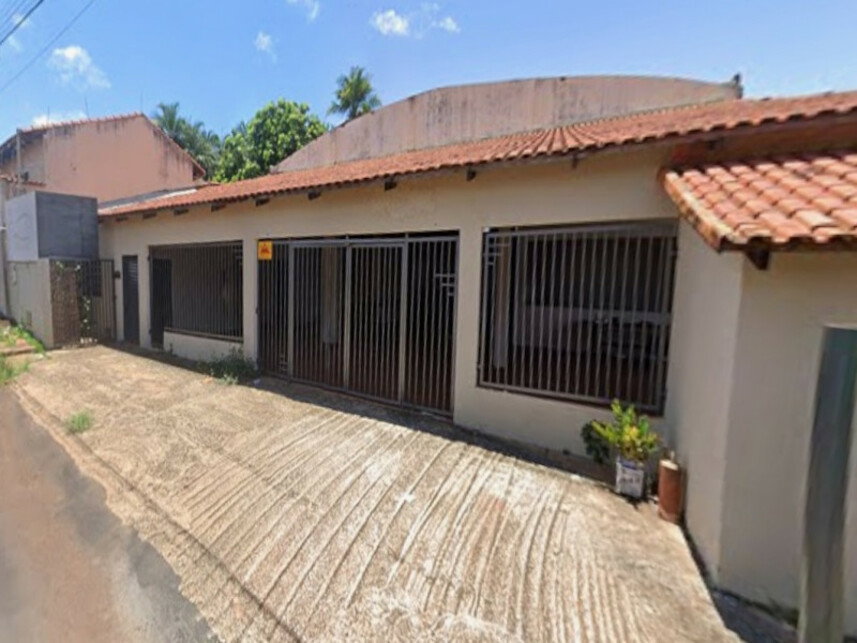 Galpão comercial com 1 suíte e 2 banheiros, 837,30m² construídos
