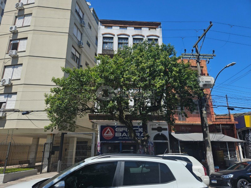 Sala comercial com 53,94m², desocupada, ideal para investimento