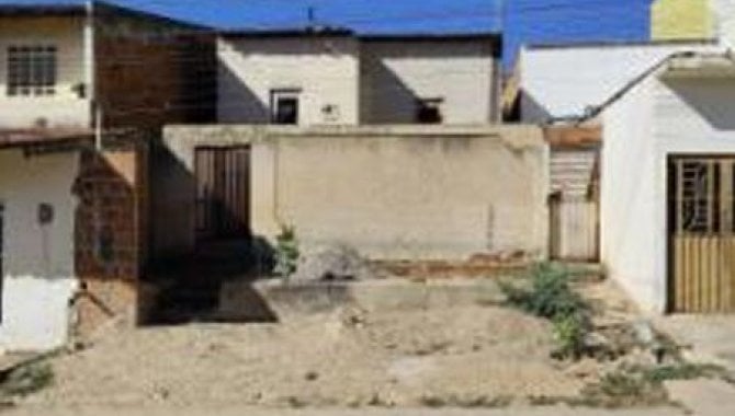 Casa em Salgueiro com 2 Quartos e 2 Banheiros