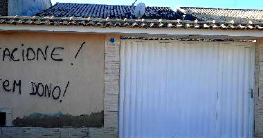 Casa com 2 quartos, sala, cozinha, área de serviço e 1 vaga