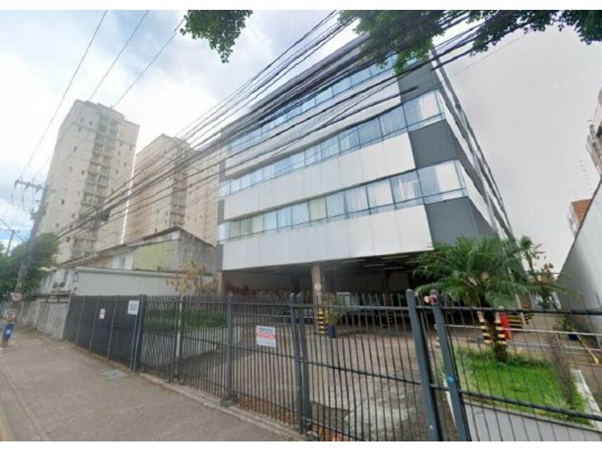 Imóvel Comercial Desocupado com Grande Área em Barcelona