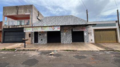 Prédio Comercial Padrão com 3 dormitórios e 4 banheiros em Bauru/SP