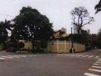 Casa assobradada com 6 suítes, piscina e churrasqueira