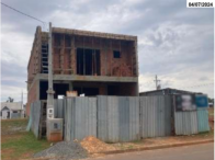 Terreno de 180m², construção não finalizada