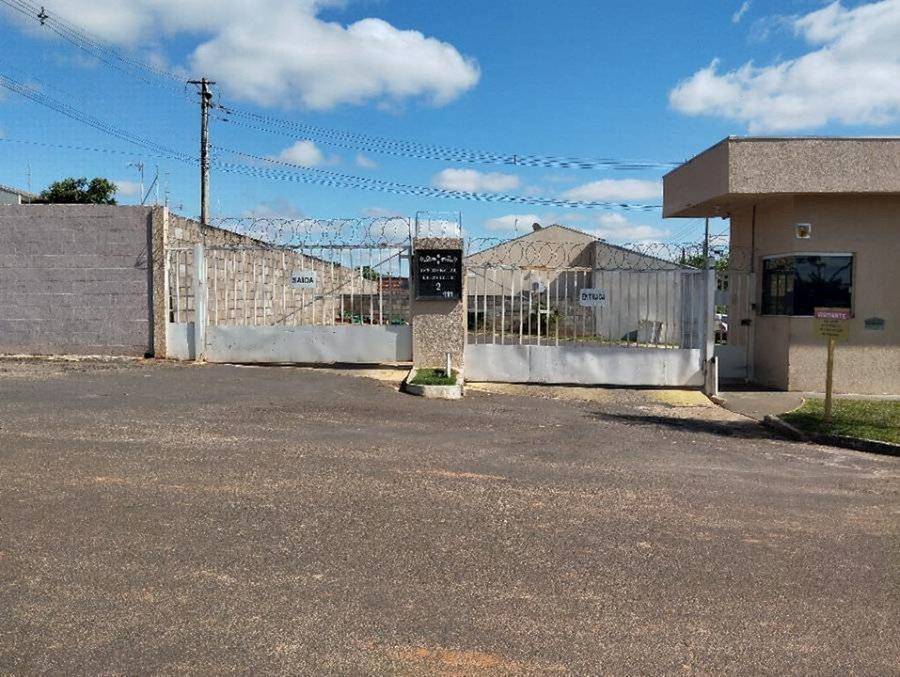 Casa com 2 quartos e 1 banheiro em condomínio
