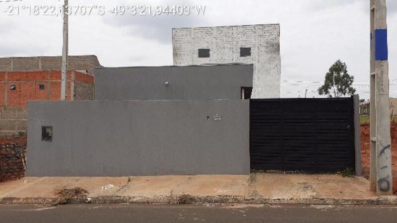Casa com 2 Quartos e 200m² em Itajobi