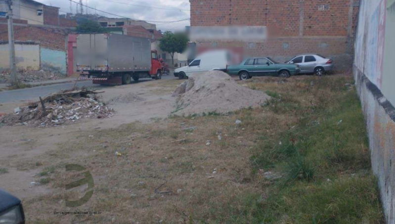 Imóvel de esquina com 287,5m² em Caruaru, PE, desocupado