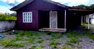 Terreno com Benfeitoria Residencial em Itapoá/SC
