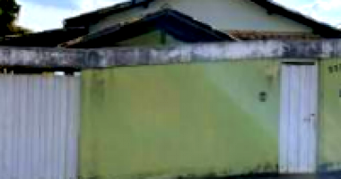 Casa residencial com 2 dormitórios, 1 suíte, 1 banheiro e 1 vaga