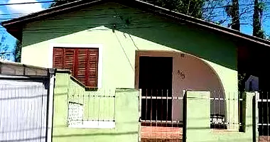 Casa padrão ocupada com 1 vaga e 93m² construída