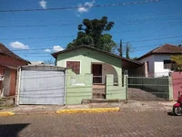Casa padrão ocupada com 1 vaga e 93m² construída