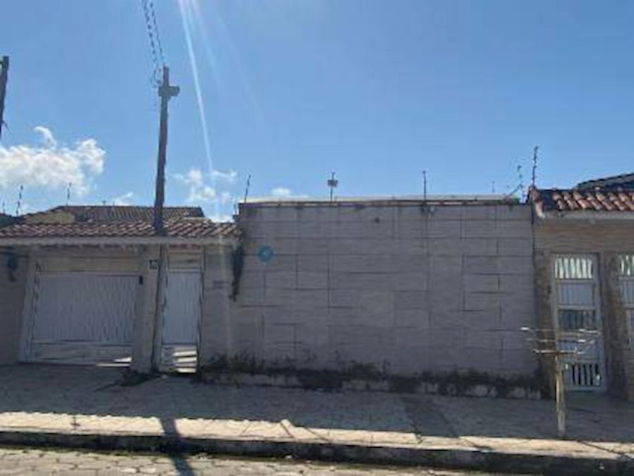 Casa com 3 quartos, 4 banheiros e 1 vaga de garagem