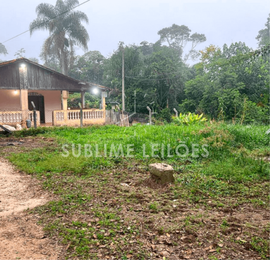 Terreno com Construção em Embu-Guaçu
