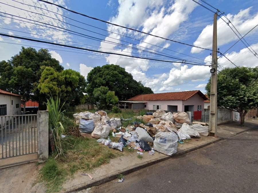 Terreno amplo de 300m² em Jardim Alvorada, pronto para investimento