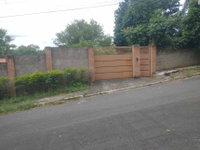 Casa desocupada com piscina e amplo terreno em Campinas/SP