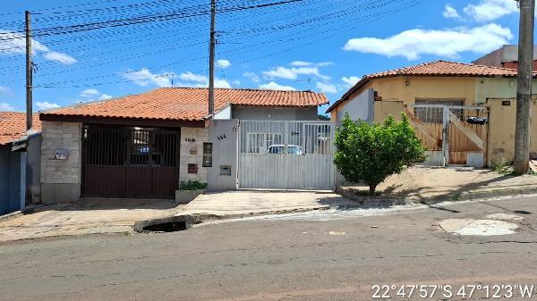 Casa com 2 quartos, 1 banheiro e 1 vaga, 80m² construída