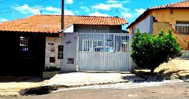 Casa com 2 quartos, 1 banheiro e 1 vaga, 80m² construída