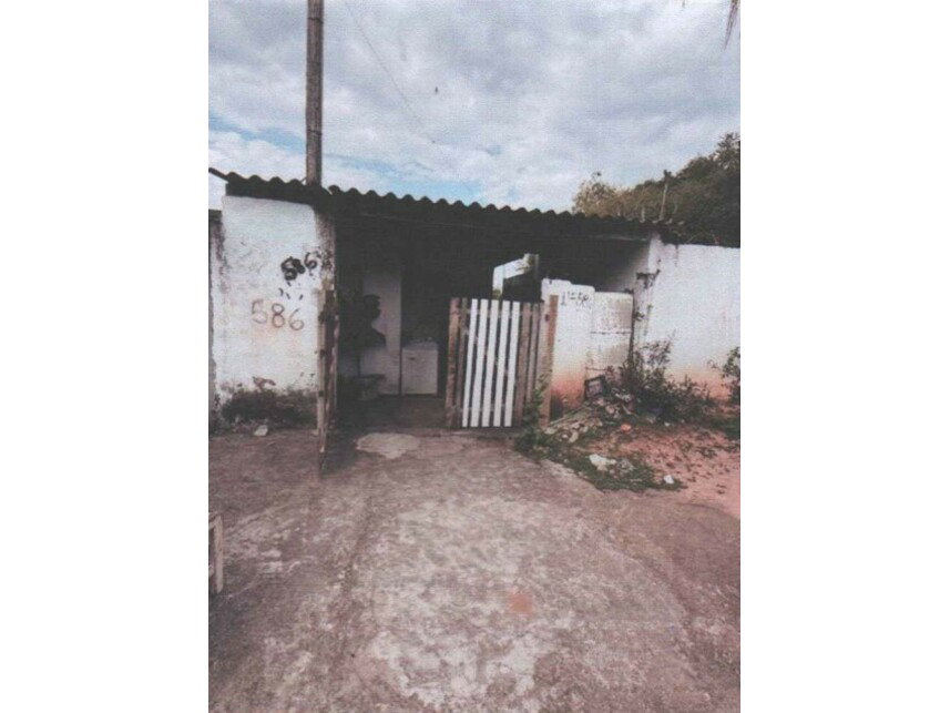 Casa ocupada com 157,50 m² em leilão