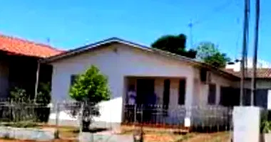 Casa com 2 quartos e 1 banheiro em leilão