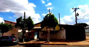 Casa com 3 unidades e terreno de 270m² em Jaboticabal